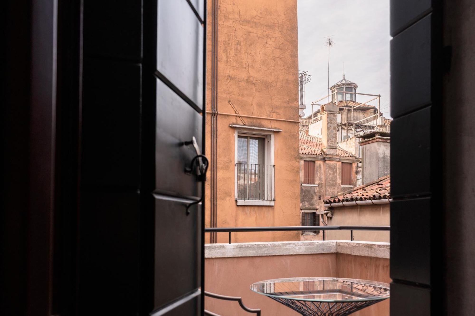 Be Mate Ponte Di Rialto Aparthotel Venedig Exteriör bild